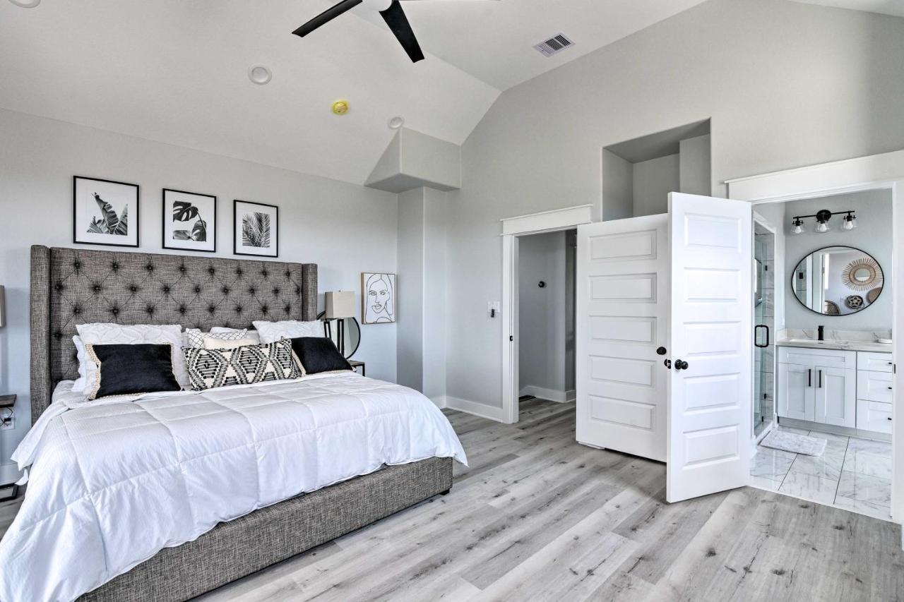 Chic Crystal Beach Escape With Deck - Walk To Beach! Bolivar Peninsula Exteriör bild