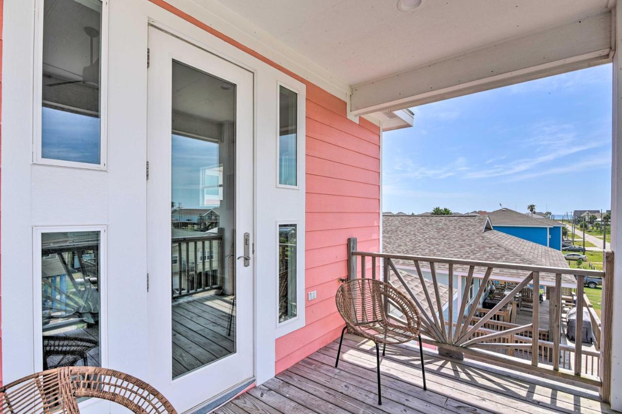 Chic Crystal Beach Escape With Deck - Walk To Beach! Bolivar Peninsula Exteriör bild