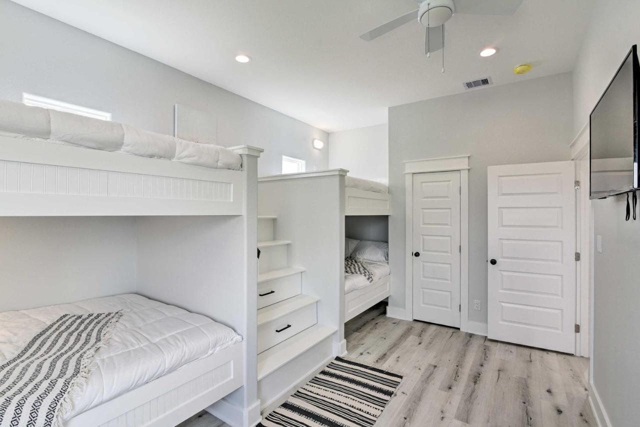Chic Crystal Beach Escape With Deck - Walk To Beach! Bolivar Peninsula Exteriör bild