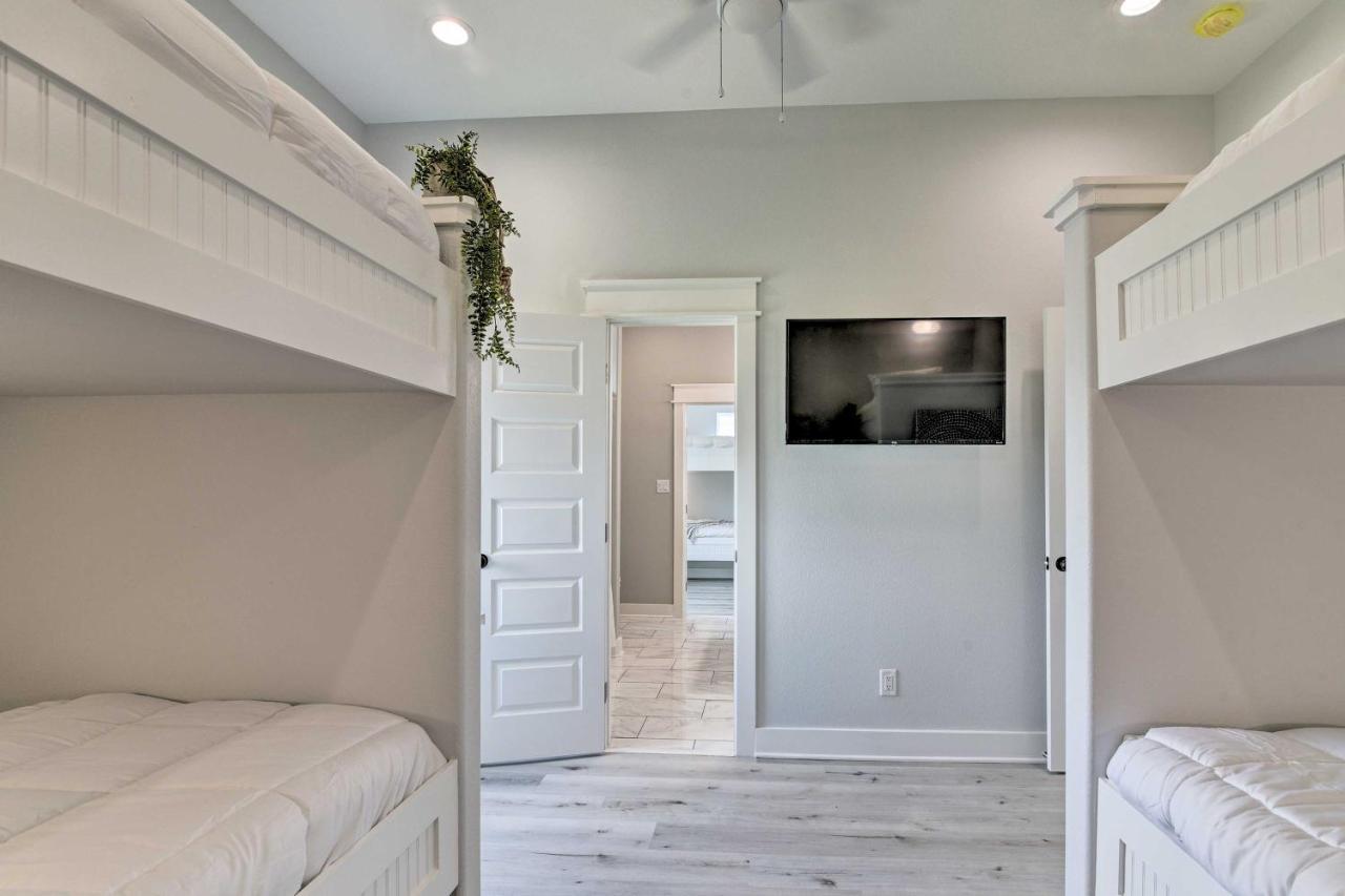 Chic Crystal Beach Escape With Deck - Walk To Beach! Bolivar Peninsula Exteriör bild