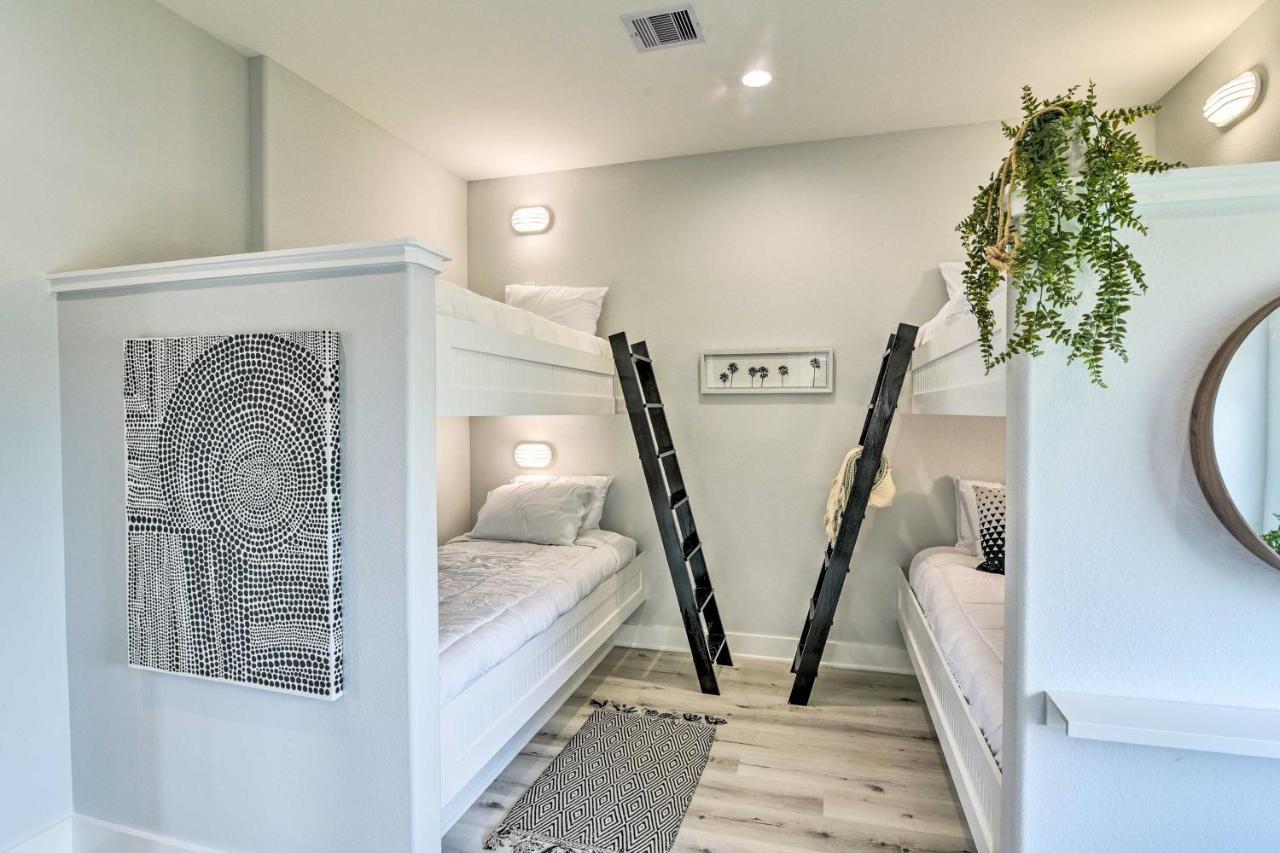 Chic Crystal Beach Escape With Deck - Walk To Beach! Bolivar Peninsula Exteriör bild