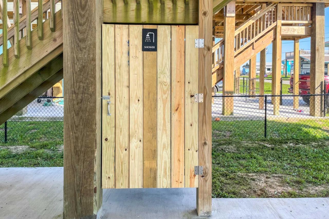 Chic Crystal Beach Escape With Deck - Walk To Beach! Bolivar Peninsula Exteriör bild