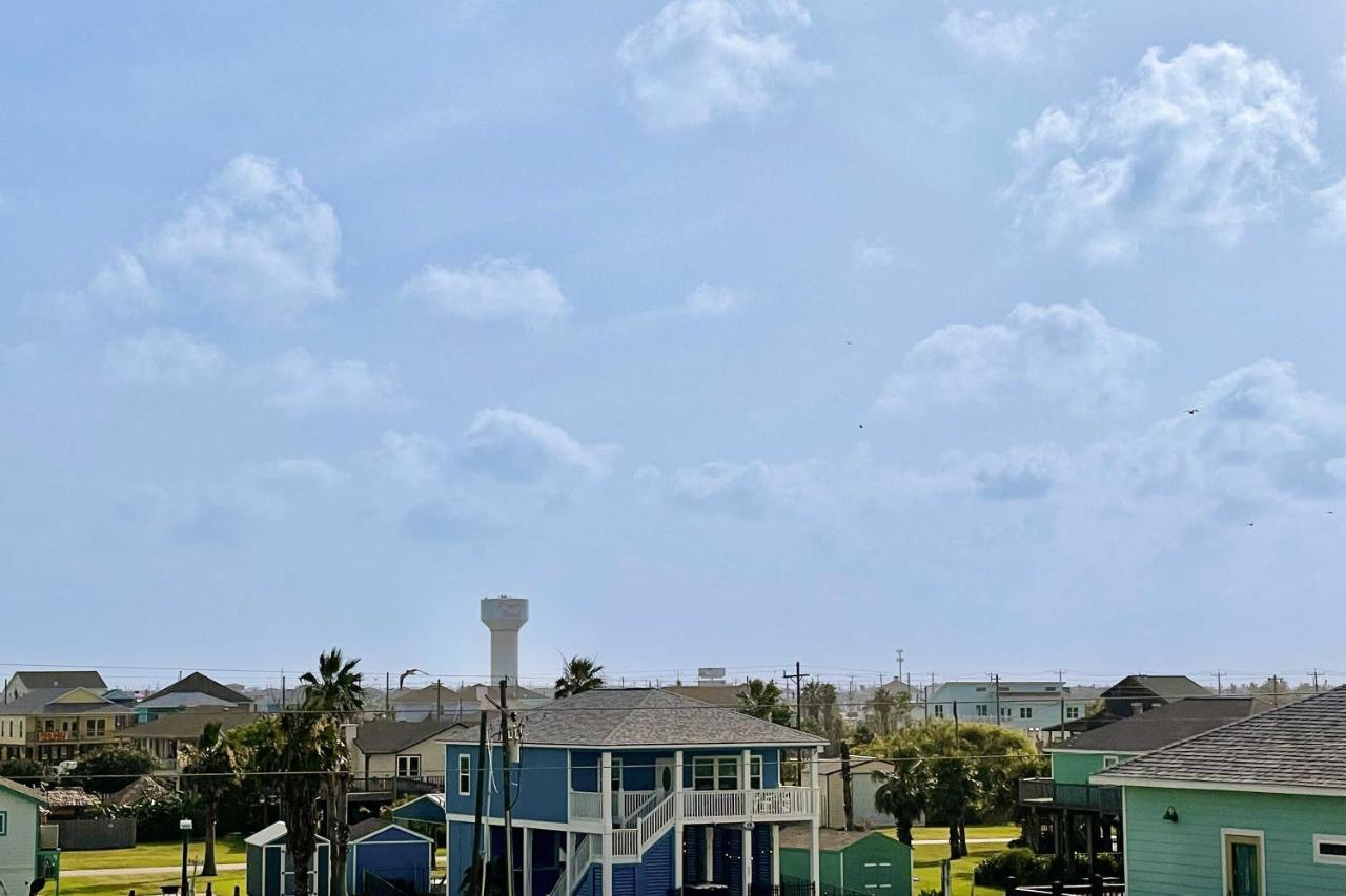 Chic Crystal Beach Escape With Deck - Walk To Beach! Bolivar Peninsula Exteriör bild