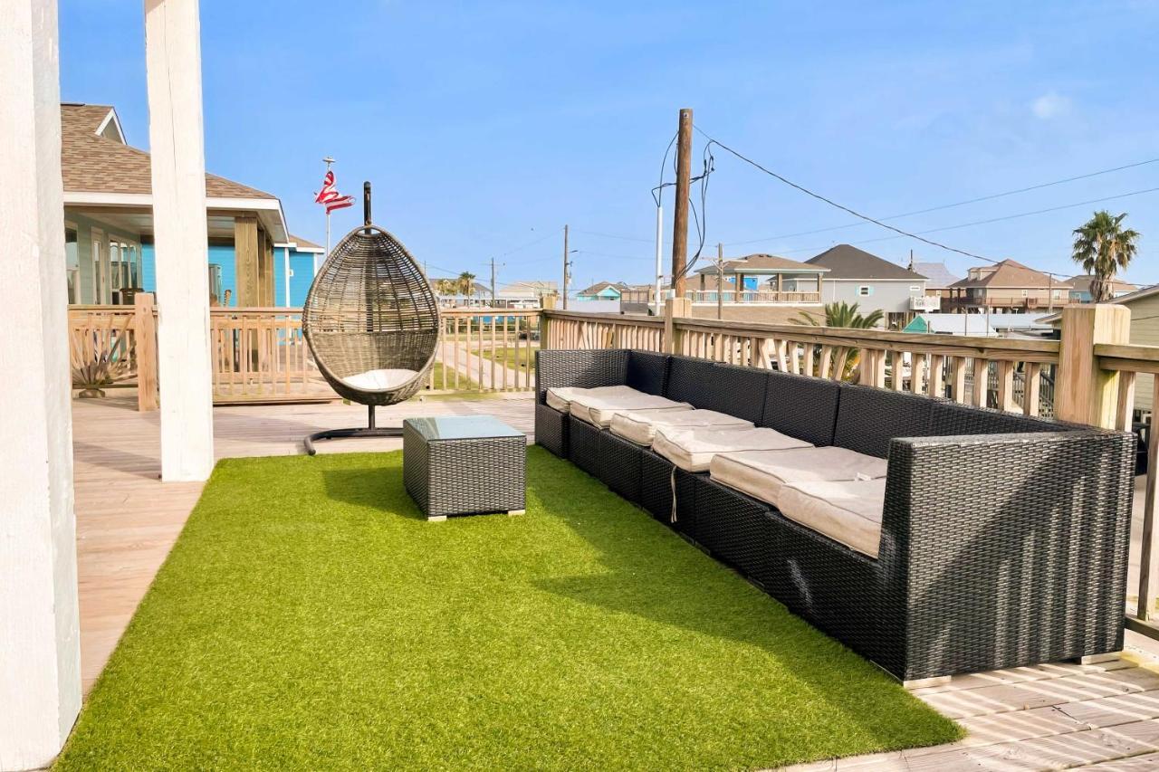 Chic Crystal Beach Escape With Deck - Walk To Beach! Bolivar Peninsula Exteriör bild